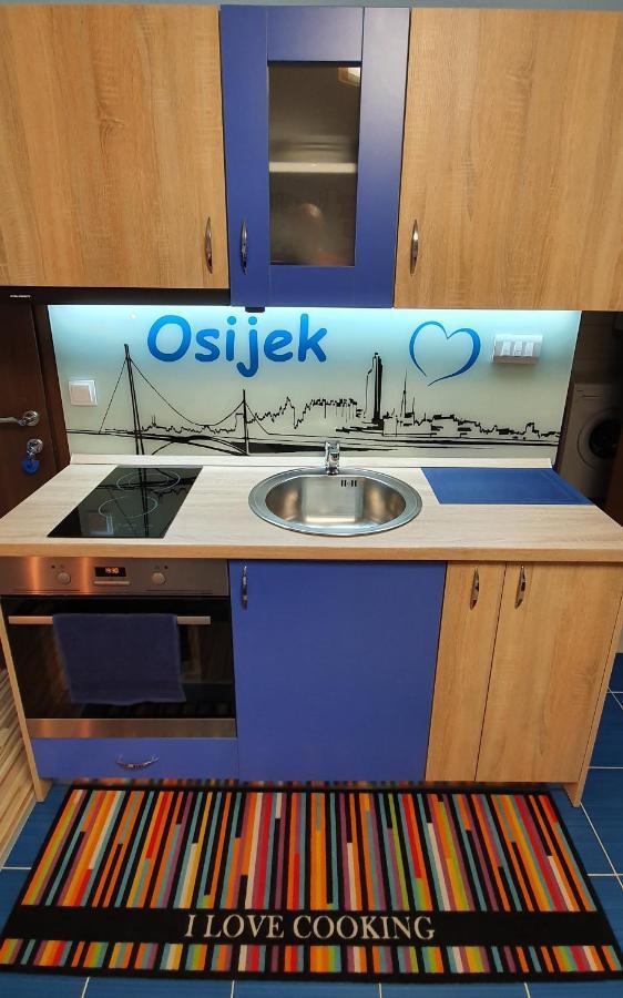 Design Apartments Red Blue Osijek Eksteriør billede